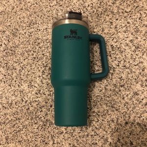 Stanley 22oz cup with lid and straw
